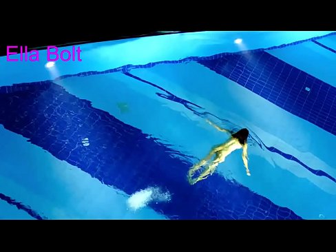 ❤️ Ik kin net ophâlde te sjen, jonge blonde fongen neaken swimmen yn ELLA BOLT resort pool ️❌ Harde porno op fy.porno24-7.ru ️❤