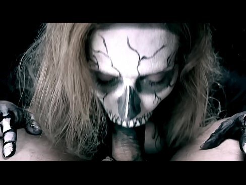 ❤️ Demon famke sûgje hoanne mei har swarte mûle en slikken cum. ️❌ Harde porno op fy.porno24-7.ru ️❤