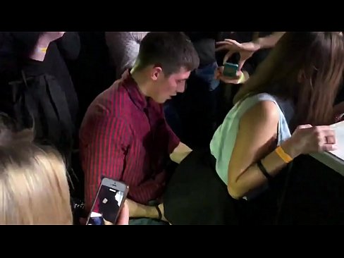 ❤️ Echte seks yn in Russyske nachtclub. 18-jierrich Russysk famke yn 'e anus en fagina neukt yn in nachtclub ️❌ Harde porno op fy.porno24-7.ru ️❤